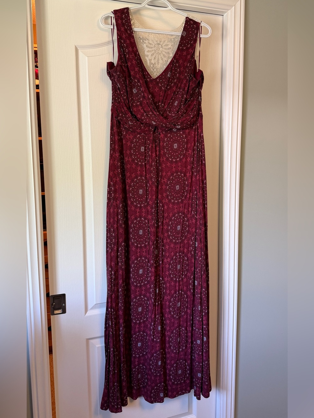Women’s Burgundy Sleeveless Maxi Dress with V-Neck